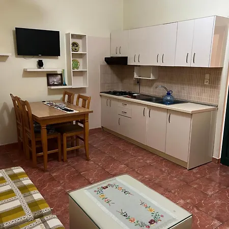 מלון 040 Velipojë